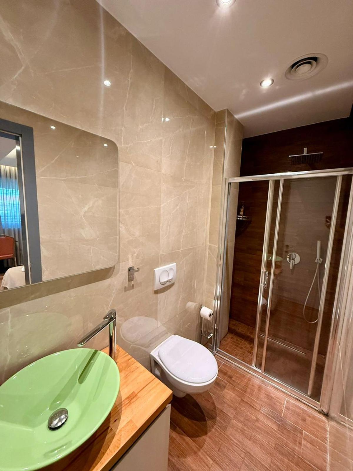 Nest&Rest Apartments Tirana Buitenkant foto